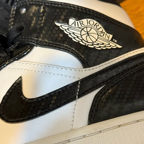 NIKE AIR JORDAN 1 RETRO MID BLACK & WHITE MEN’S SZ 7.5 ECU main image 14